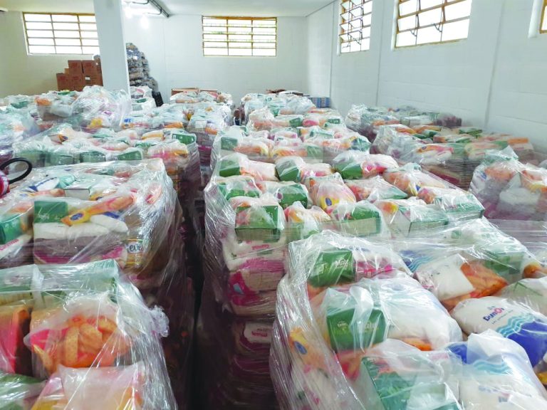 Secretaria Municipal de Educação deu início à distribuição de 6.047 cestas de alimentação para todos os alunos matriculados na Rede Municipal de Ensino