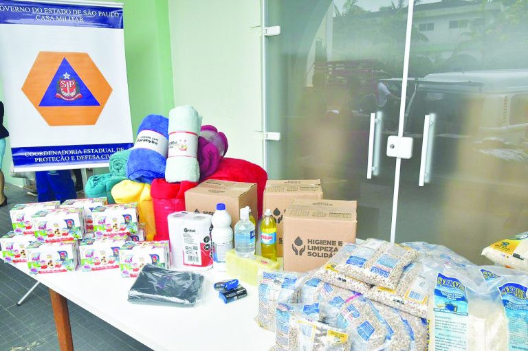 Foram distribuídas 8 mil cobertas, 1900 kits de higiene e limpeza, além de 35 toneladas de alimentos, sendo 25 de arroz e 10 de feijão, para 36 entidades da Região do Vale do Ribeira.