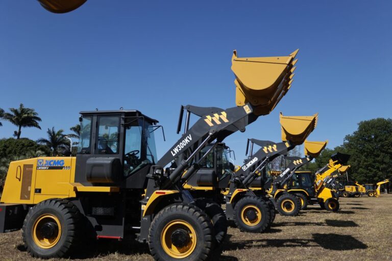 Governo de SP investe R$ 86 mi em maquinários agrícolas para 250 municípios e em 20 caminhões-pipa